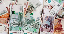 В Колпино пенсионерка выбросила в окно 300 тысяч рублей для курьера мошенников