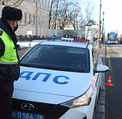 В Колпино сотрудники Госавтоинспекции пресекли контрабанду алкоголя