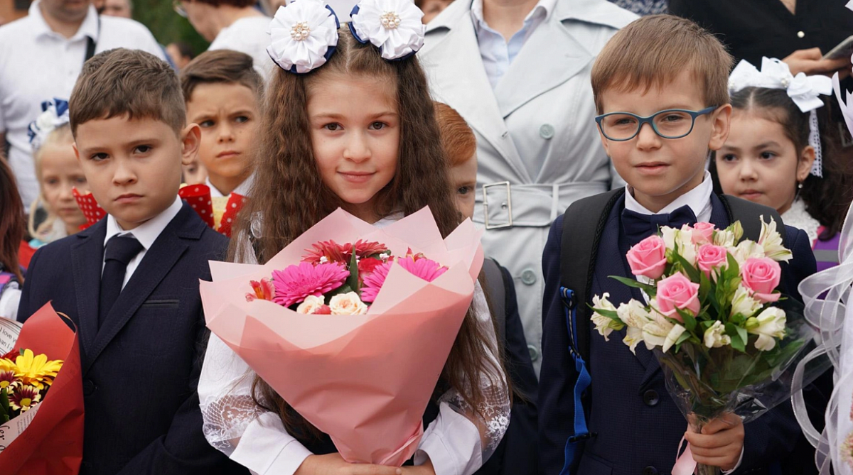В Петербурге не будут вводить ограничения для школьных линеек к 1 сентября