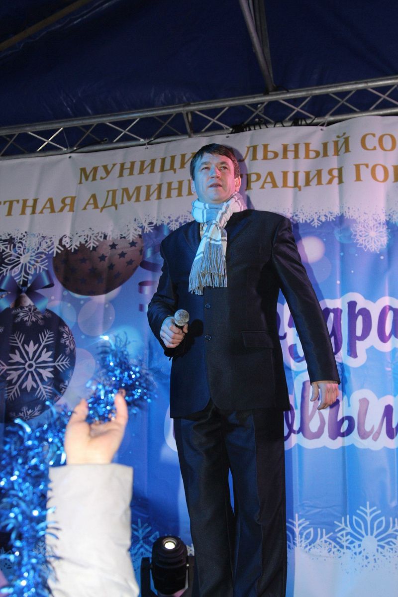Всю новогоднюю ночь Елка на улице Веры Слуцкой веселила колпинцев