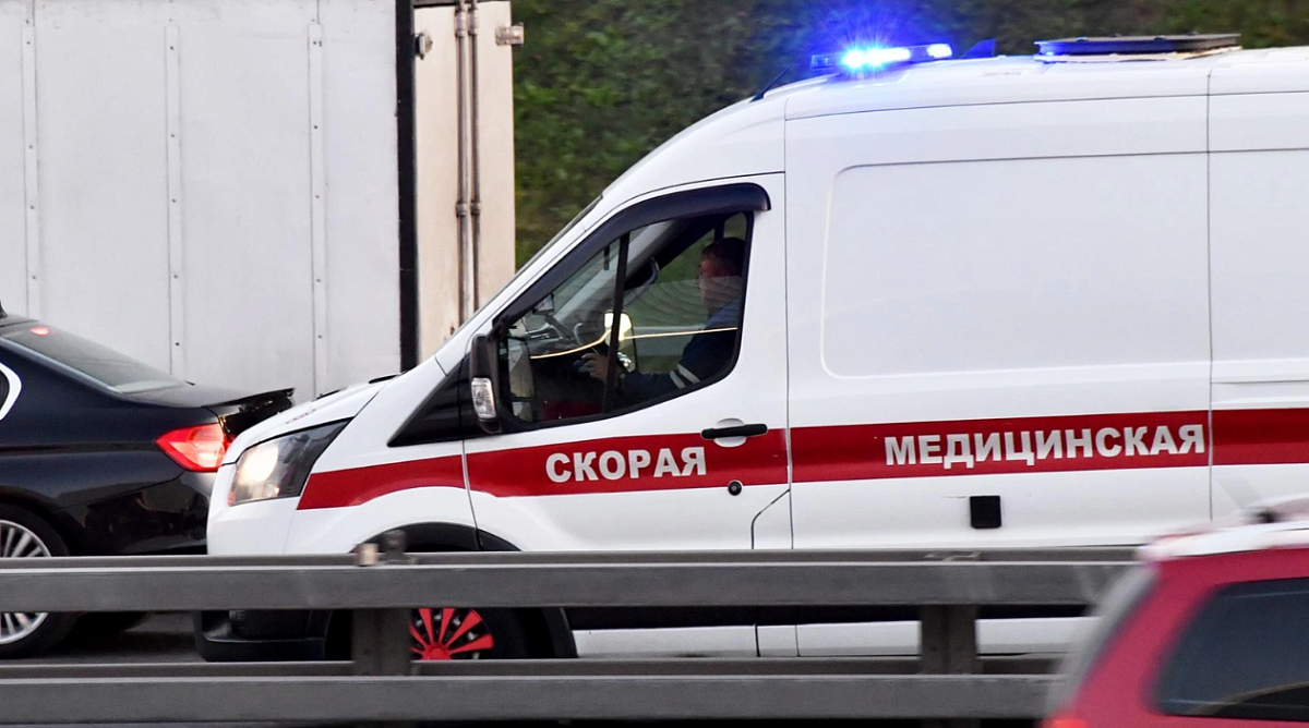 Петербургский школьник хотел «показать прикол» и выпал из окна