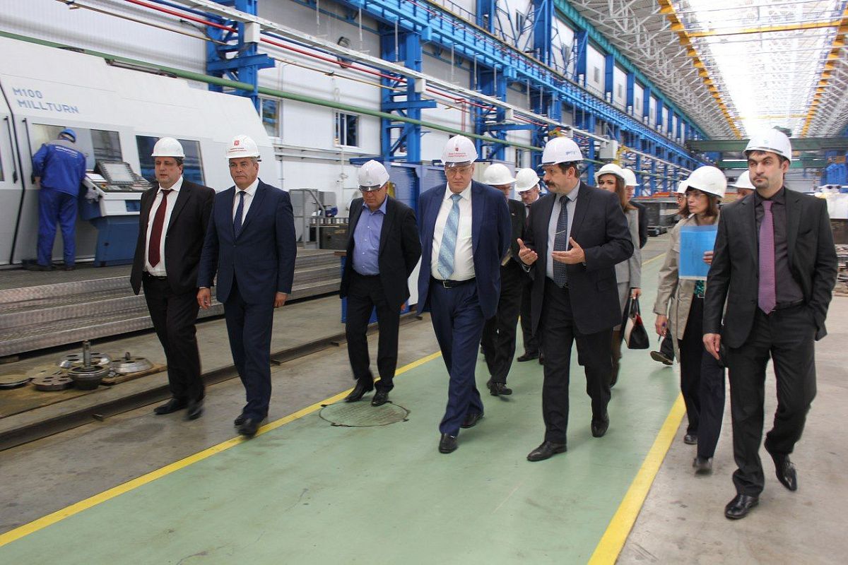 Вице-губернатор Санкт-Петербурга Сергей Мовчан с рабочим визитом посетил предприятия Группы ОМЗ