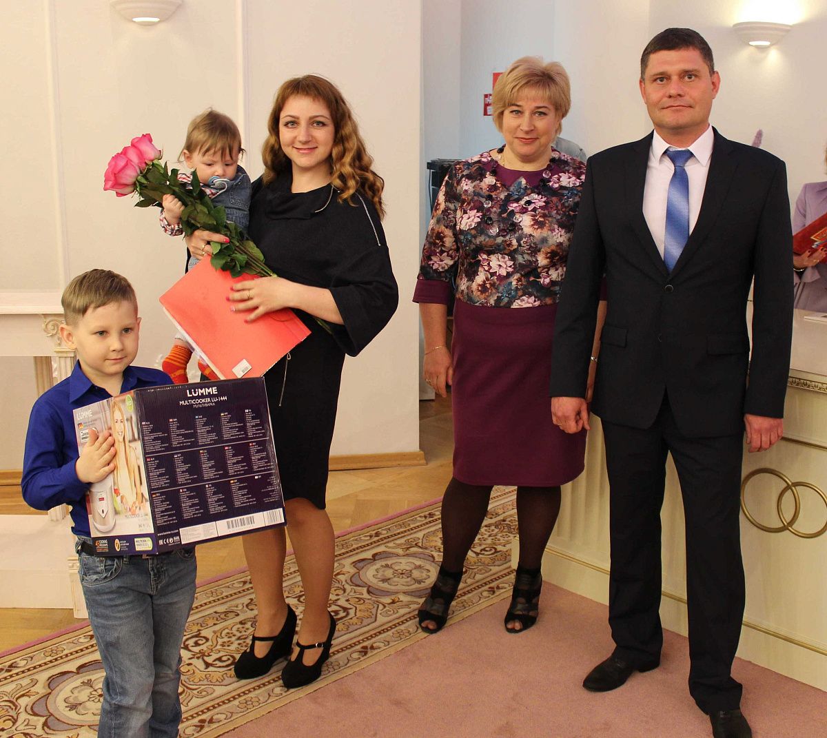 В Колпино прошло торжественное вручение сертификатов на материнский капитал