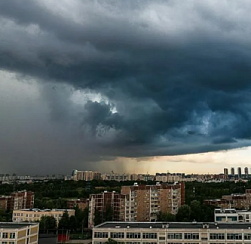 Рабочая неделя завершится в Петербурге дождями и грозами