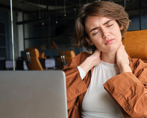 Ортопед назвал 5 лучших упражнений от болей в спине для офисных сотрудников