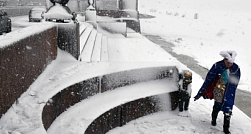 Из-за снега и обледенения в Петербурге объявлен «желтый» уровень погодной опасности