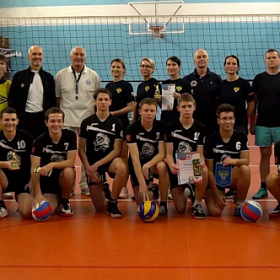 Прокуроры Колпинского района сыграли в волейбол с подростками