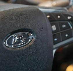 Lada, Москвич и УАЗ вошли в список авто, которые можно использовать в такси