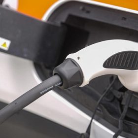 Скоростные зарядки для электромобилей появятся на трассе М-11 «Нева» в 2026 году