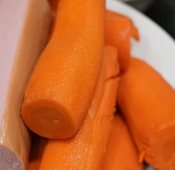 Почти половина россиян тратит до одного часа на приготовление оливье к Новому году