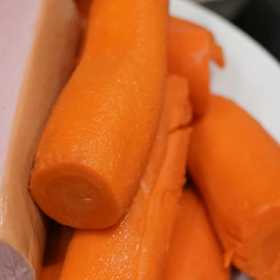 Почти половина россиян тратит до одного часа на приготовление оливье к Новому году