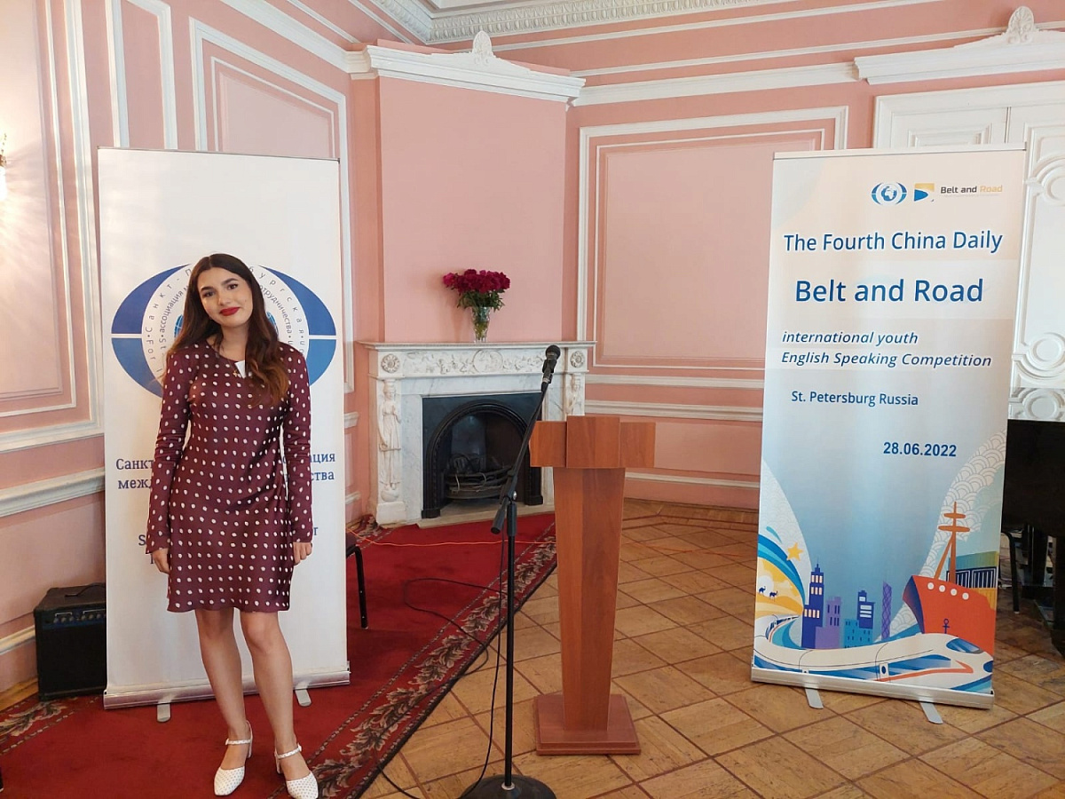 Колпинская выпускница стала финалисткой Международного конкурса Ораторского мастерства