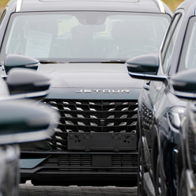 В Петербурге начали выдачу автомобильных номеров с новым кодом региона