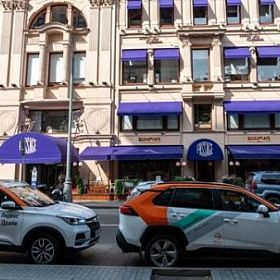В ЗакСе выступили за налоги с такси и каршеринга в Петербурге