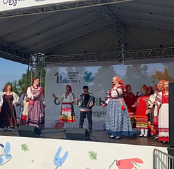 Семейный фестиваль «Можно всё!» завершился яркой программой Колпинского района