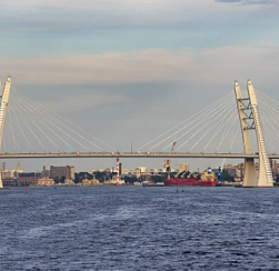 В Петербурге лодка с людьми на борту из-за сильного ветра не смогла вернуться на базу