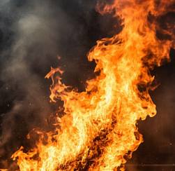 Погиб мужчина и пострадала женщина в пожаре на улице Веры Слуцкой