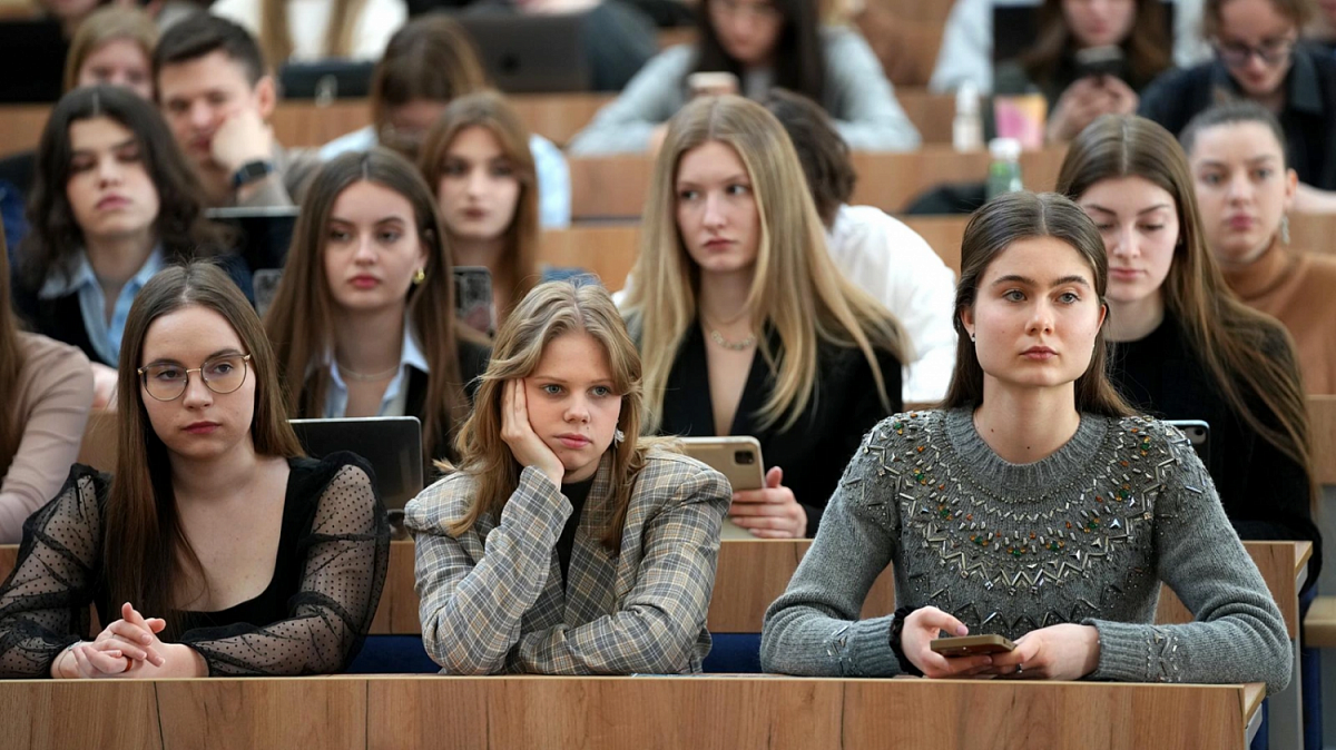 Стоимость обучения в вузах России может вырасти на 20–30% в 2025 году Стоимость обучения в вузах России может вырасти на 20–30% в 2025 году