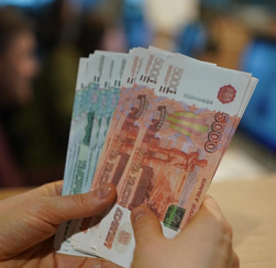 Аферисты выманивают деньги россиян под предлогом выплаты 13-й зарплаты