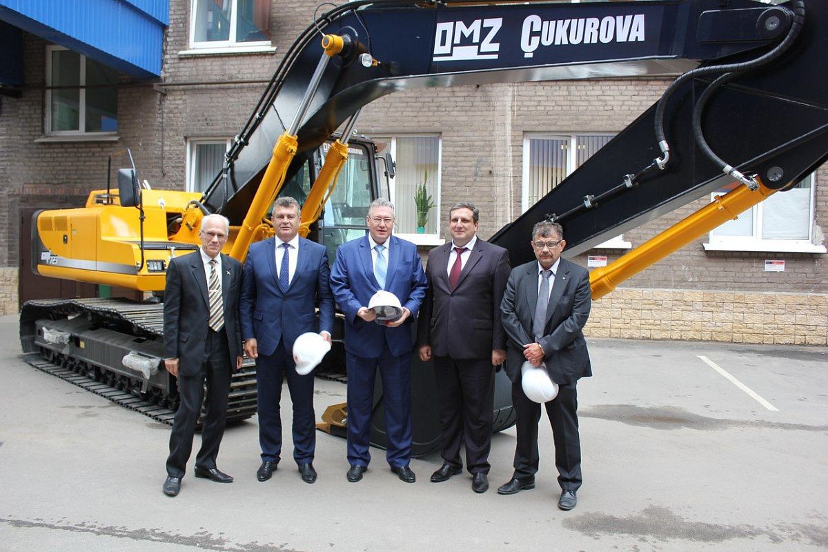 Вице-губернатор Санкт-Петербурга Сергей Мовчан с рабочим визитом посетил предприятия Группы ОМЗ