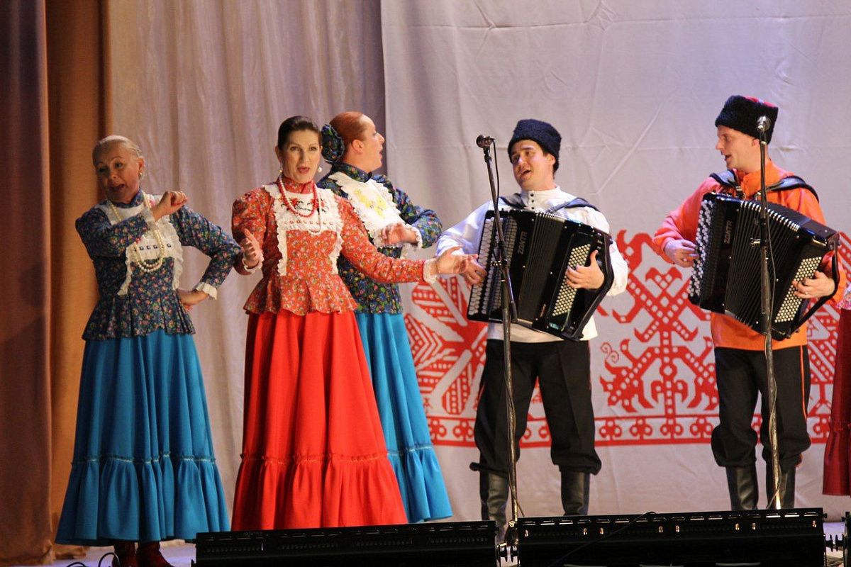 Мы танцуем и поем - молодеем с каждым днем