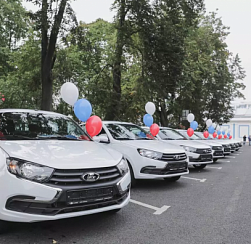 В Петербурге ветераны СВО получили специально оборудованные автомобили