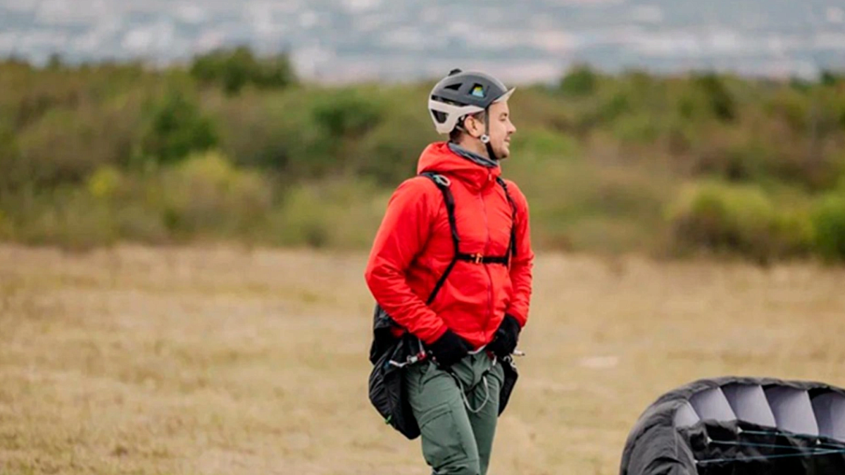 Петербуржец разбился о скалы во время полёта на параплане в Турции