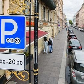 В Петербурге выросло количество свободных мест на парковке с новыми тарифами