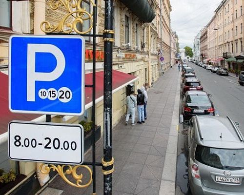 В Петербурге выросло количество свободных мест на парковке с новыми тарифами