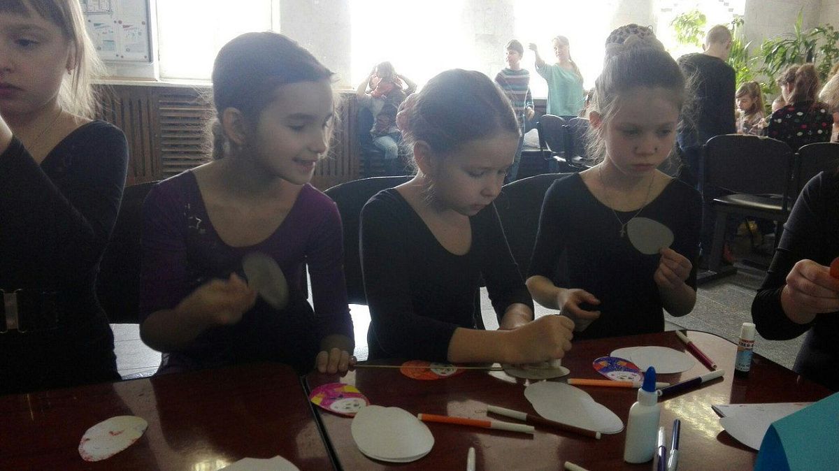 В Колпино прошли мастер-классы семейного творчества "Счастье быть вместе"