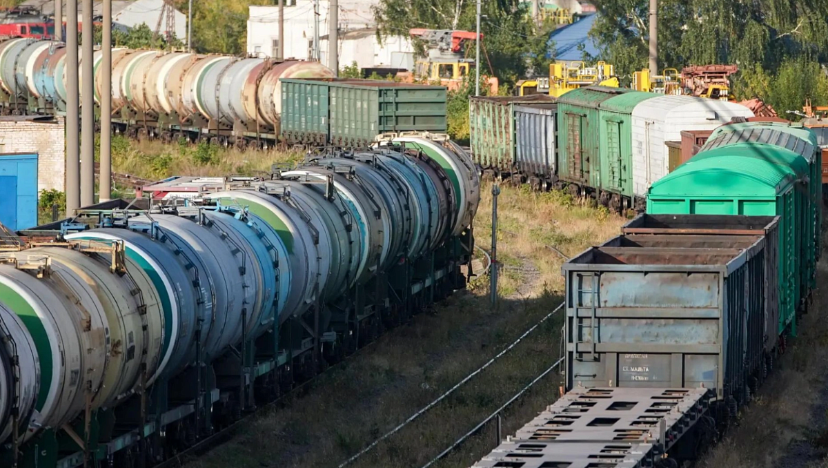 Первый грузовой поезд из России прибыл в порт Ирана