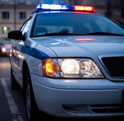 В Колпино нетрезвый мужчина пытался прорваться в детский сад В Колпино нетрезвый мужчина пытался прорваться в детский сад