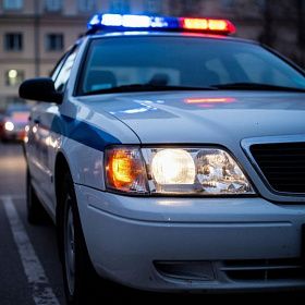 В Колпино нетрезвый мужчина пытался прорваться в детский сад