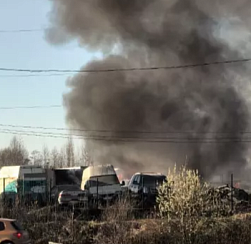 На заправке в Колпинском районе загорелись бензовозы