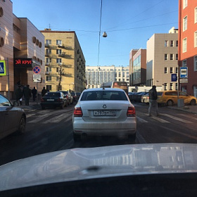 Автомобилистам Петербурга начали выдавать номера 198-го региона