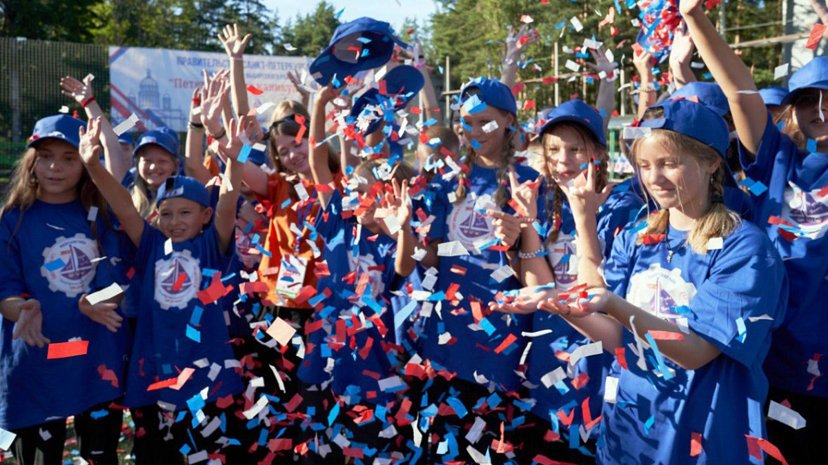 В Петербурге 17 категорий детей имеют право бесплатно отдыхать в летних лагерях