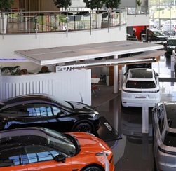 Владельцы люксовых авто в Петербурге принесут 453 млн рублей налогов