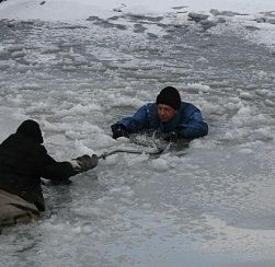 Если вы провалились под лед