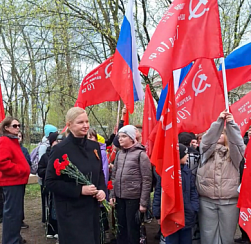 В Понтонном возложили цветы к «Стене памяти»