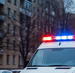 Десятиклассница выпала с балкона 20-го этажа на Малой Балканской