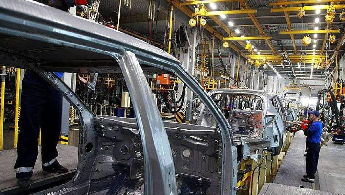 Производство легковых авто снизилось в России почти на 3 %