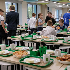 В Госдуме предложили ввести шведский стол в школьных столовых