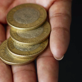 У петербургской пенсионерки украли золотые монеты стоимостью более 2 млн рублей