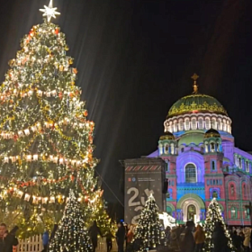 Ель на Якорной площади лидирует во всероссийском голосовании конкурса «Ёлки России»