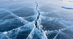 Двоих взрослых с ребёнком спасли со льда Финского залива