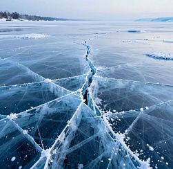 Двоих взрослых с ребёнком спасли со льда Финского залива