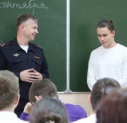 Начальник ОМВД России по Колпинскому району провел встречу с учащимися школы № 420