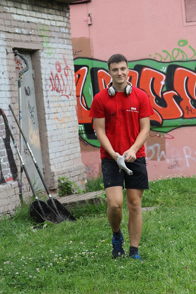 «Пчелки» убирают город