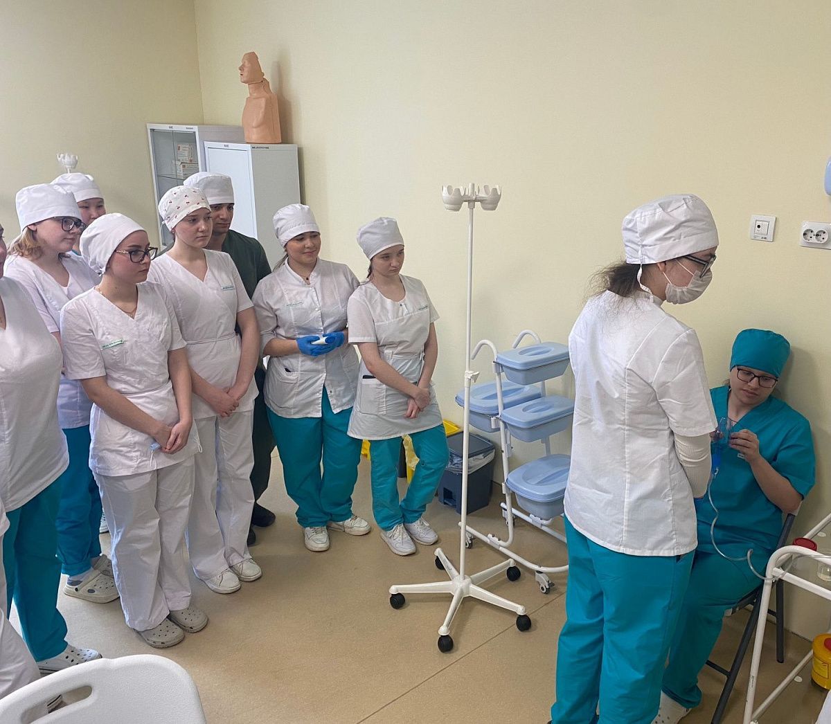 24 февраля, студенты медицинского колледжа им.Бехтерева осваивали профессию прямо на рабочих местах