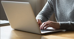 Россиянам назвали признаки поддельных отзывов на товары